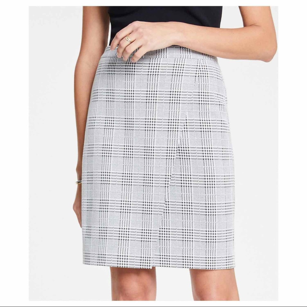 💥 SOLD | Ann Taylor Plaid Wrap Knit Skirt